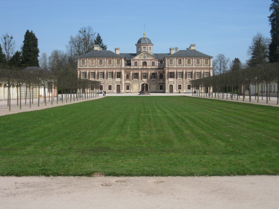 Schloss Favorite im Frühling aufgenommem